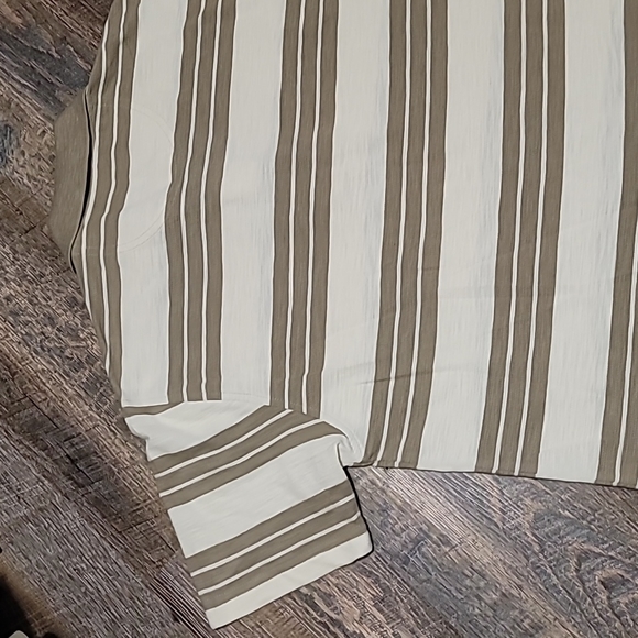 Gently Loved men's golf shirt size small made by Van Heusen mint condition - Picture 10 of 11